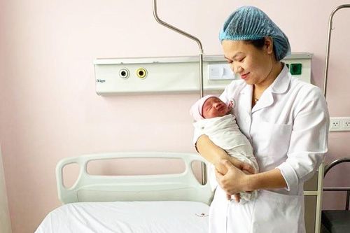 7 phút căng mình cứu sống thai nhi bị suy thai cấp trong bụng người mẹ gặp tai nạn giao thông