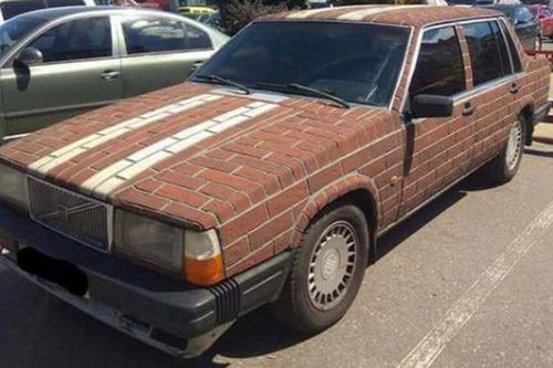 Chiếc Volvo 'độc nhất vô nhị' có ngoại thất như đống gạch