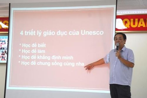 Bí thư Tỉnh ủy Đồng Tháp gặp gỡ cán bộ, công chức ngành Tòa án