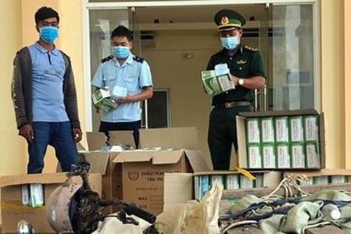 Vận chuyển trái phép 20.000 khẩu trang y tế qua biên giới