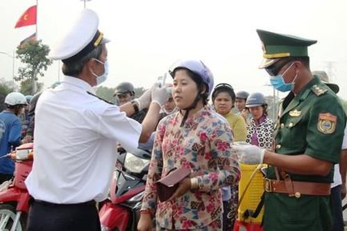 Bộ đội biên phòng ngăn chặn dịch bệnh ngay từ biên giới