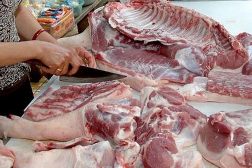 Thịt lợn hơi đột ngột leo lên 90.000 đồng/kg, bà nội trợ hoa mắt
