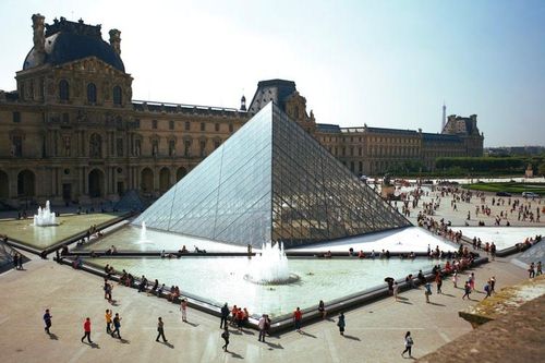 Paris đóng cửa bảo tàng Louvre nhằm ngăn chặn dịch Covid-19