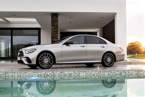 Mercedes-Benz ra mắt E-Class 2020 - phổ thông và thực dụng hơn