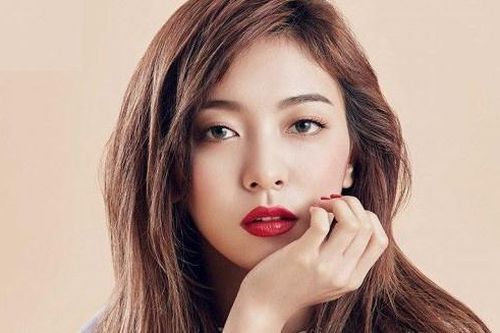 Luna bị chỉ trích vì tiết lộ hình ảnh bạn thân đã mất trên truyền hình