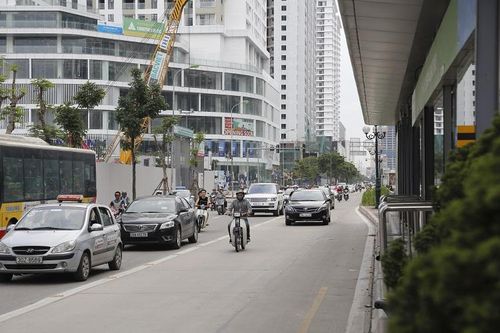 Xe buýt chờ 'giải cứu'