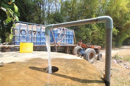 Hạn mặn 'bủa vây', người dân Đồng bằng Sông Cửu Long 'khát' nước ngọt trên diện rộng