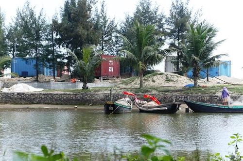 Viết tiếp 'Doanh nghiệp ngang nhiên dựng container trên rừng phọng hộ ở Hà Tĩnh': Liệu có phạt để cho tồn tại?