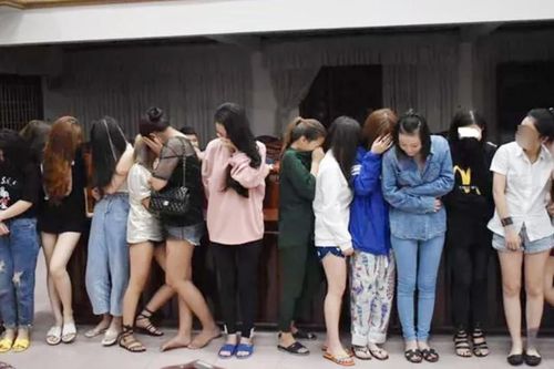 Đột kích quán karaoke lúc nửa đêm, phát hiện hàng chục nam nữ đang phê ma túy