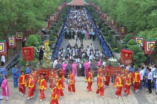 Phú Thọ dừng tổ chức phần hội tại lễ hội đền Hùng