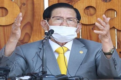 Hàn Quốc đột kích trụ sở Tân Thiên Địa, ép giáo chủ xét nghiệm Covid-19