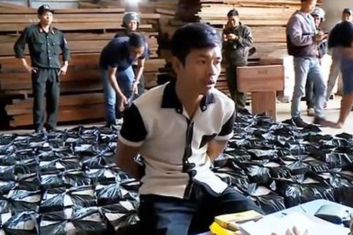 Khen thưởng đột xuất các cá nhân tham gia triệt phá đường dây buôn thuốc lá lậu khủng