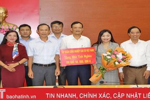 Tập đoàn Cao su Việt Nam hỗ trợ 50 triệu đồng xây nhà tình nghĩa ở Vũ Quang