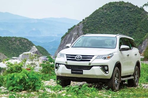Toyota Fortuner giám giá trăm triệu tại đại lý