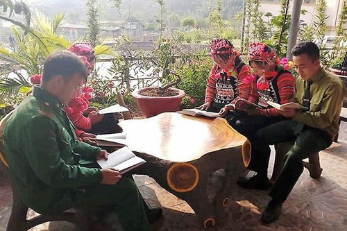 Sức mạnh lòng dân trong bảo vệ đường biên, cột mốc