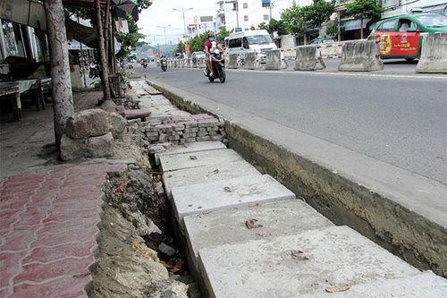 Cần sớm trả lại nguyên trạng vỉa hè