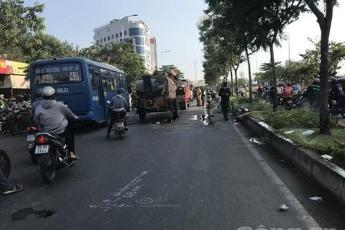 Người đàn ông bị thùng trộn bê tông cán chết ở đoạn đường đang thi công