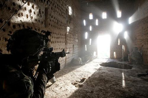 Taliban tấn công trong đêm, giết chết 18 cảnh sát, binh sĩ Afghanistan