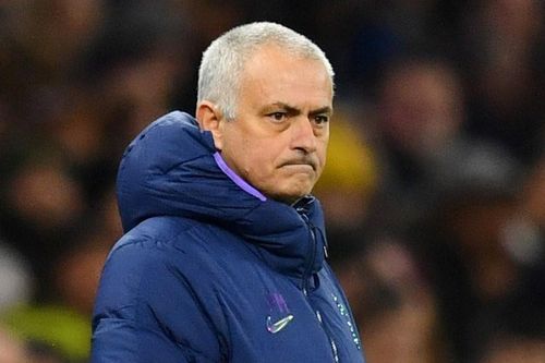Thầy trò Mourinho để đội bét bảng Premier League loại khỏi FA Cup