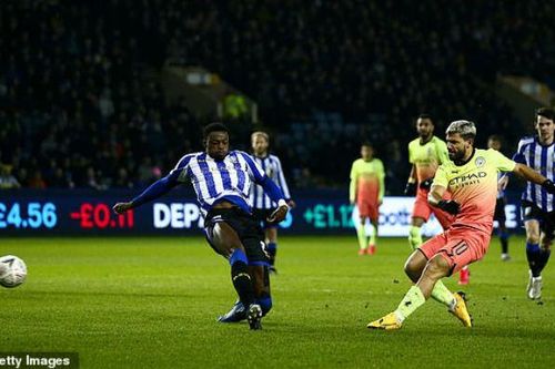 Aguero chứng tỏ đẳng cấp ngôi sao giúp Man City vượt khó
