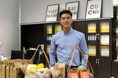 CEO bánh tráng 'giải cứu' dưa hấu, thanh long