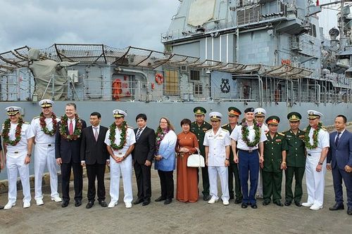 Đà Nẵng đón tàu sân bay Hoa Kỳ cập cảng Tiên Sa