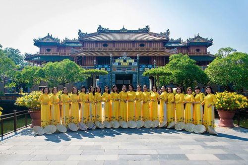 Miễn vé tham quan di sản Huế cho phụ nữ mặc áo dài truyền thống