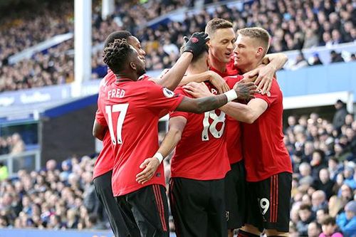 Cuộc đua Top 4: MU vẫn mơ trời Âu