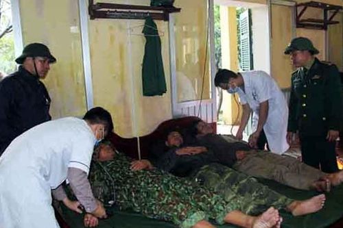 Tám thuyền viên gặp nạn ở biển Hà Tĩnh vào bờ an toàn