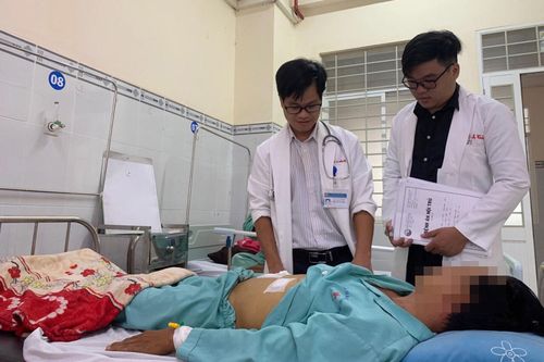 Cứu sống bệnh nhân bị tăm đâm xuyên dạ dày qua gan