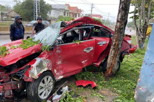 Không bằng lái vẫn lái xe ô tô, tự gây tai nạn