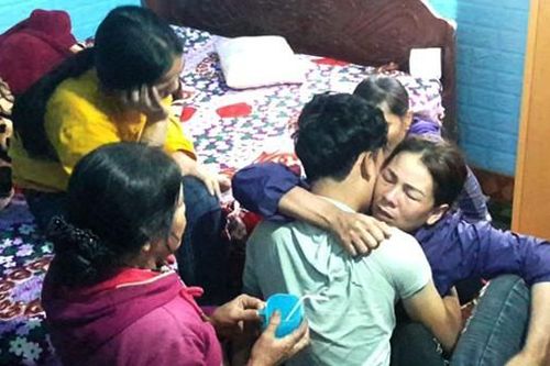 Vụ 2 lao động mất tích trên tàu cá cháy ở Hàn Quốc: Người thân khóc ròng ngóng tin nạn nhân