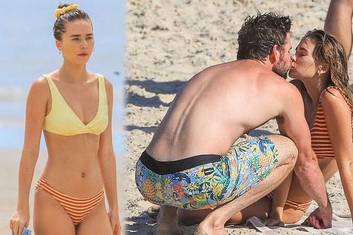 Diện bikini hai mảnh, bạn gái Liam Hemsworth lộ sắc vóc 'vạn người mê'