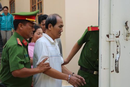 Bé 8 tuổi nhiều lần bị hiếp dâm tại nhà