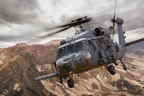 Trực thăng chiến đấu HH-60W Whiskey của Mỹ quần thảo bầu trời