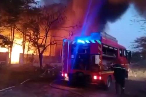 TP Hồ Chí Minh: Dập tắt đám cháy công ty gỗ ở khu công nghiệp Cát Lái