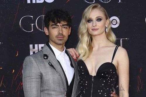 Trước khi hẹn hò, Sophie Turner từng không thích Joe Jonas