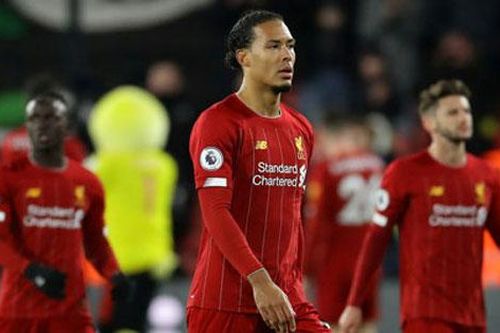 Từ bỏ chiến thắng, Liverpool học thói quen… thất bại
