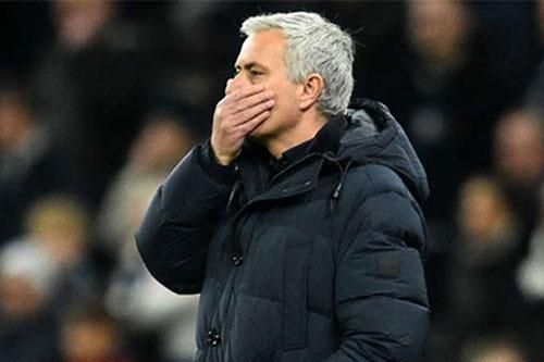 Mourinho bênh vực Dier, nhưng chính ông đang 'lấp liếm khủng hoảng' của Tottenham?