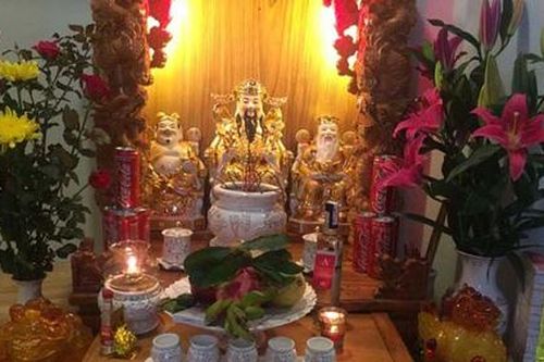 3 đại kỵ mà nhà nào cũng mắc phải khi cúng Thần Tài khiến việc làm ăn mãi không phát