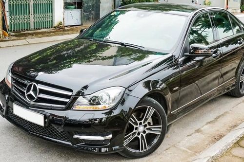 Có 800 triệu, chọn mua xe sang cũ nào?