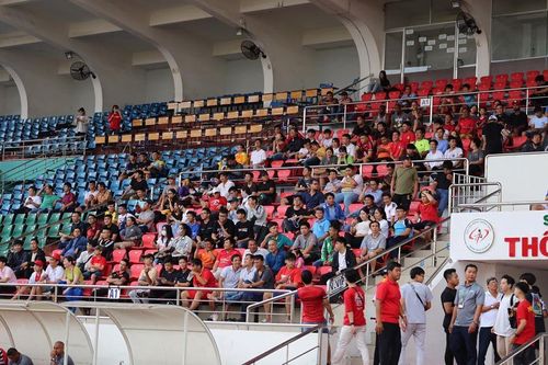Các trận đấu diễn ra không có khán giả