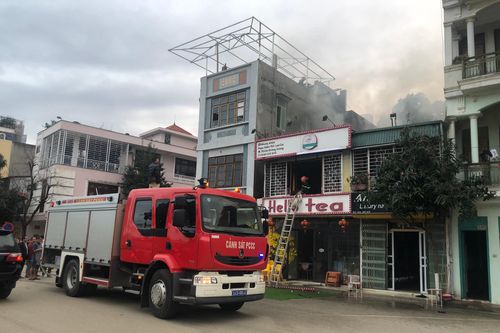 Kịp thời dập tắt đám cháy tại đường An Dương Vương, phường Cốc Lếu