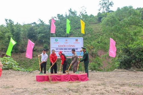 Khởi công xây dựng 28 ngôi nhà Chữ thập đỏ