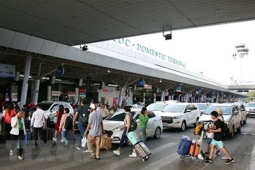 Xác minh 5 người vào Việt Nam trên chuyến bay có khách nhiễm Covid-19