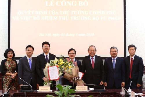 Trao quyết định bổ nhiệm hai Thứ trưởng Bộ Tư pháp