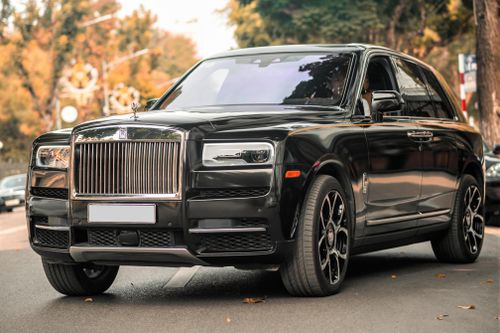 Rolls-Royce Cullinan đầu tiên VN lột xác thành phiên bản Black Badge
