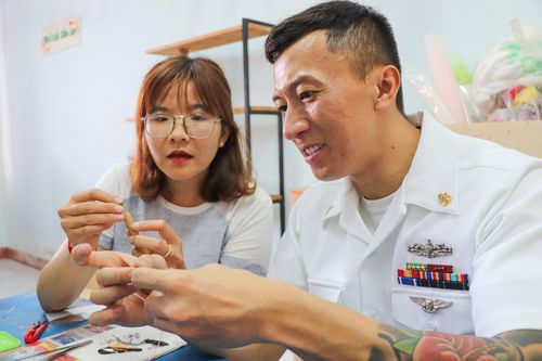 Thủy thủ tàu sân bay Mỹ: 'Tôi hạnh phúc khi được quay lại Việt Nam'