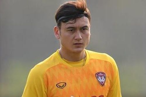 Văn Lâm đỡ áp lực khi Thai League tạm hoãn vì Covid-19