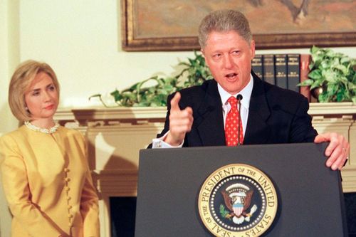 Ông Clinton hối tiếc vì bê bối hủy hoại cuộc đời của Lewinsky